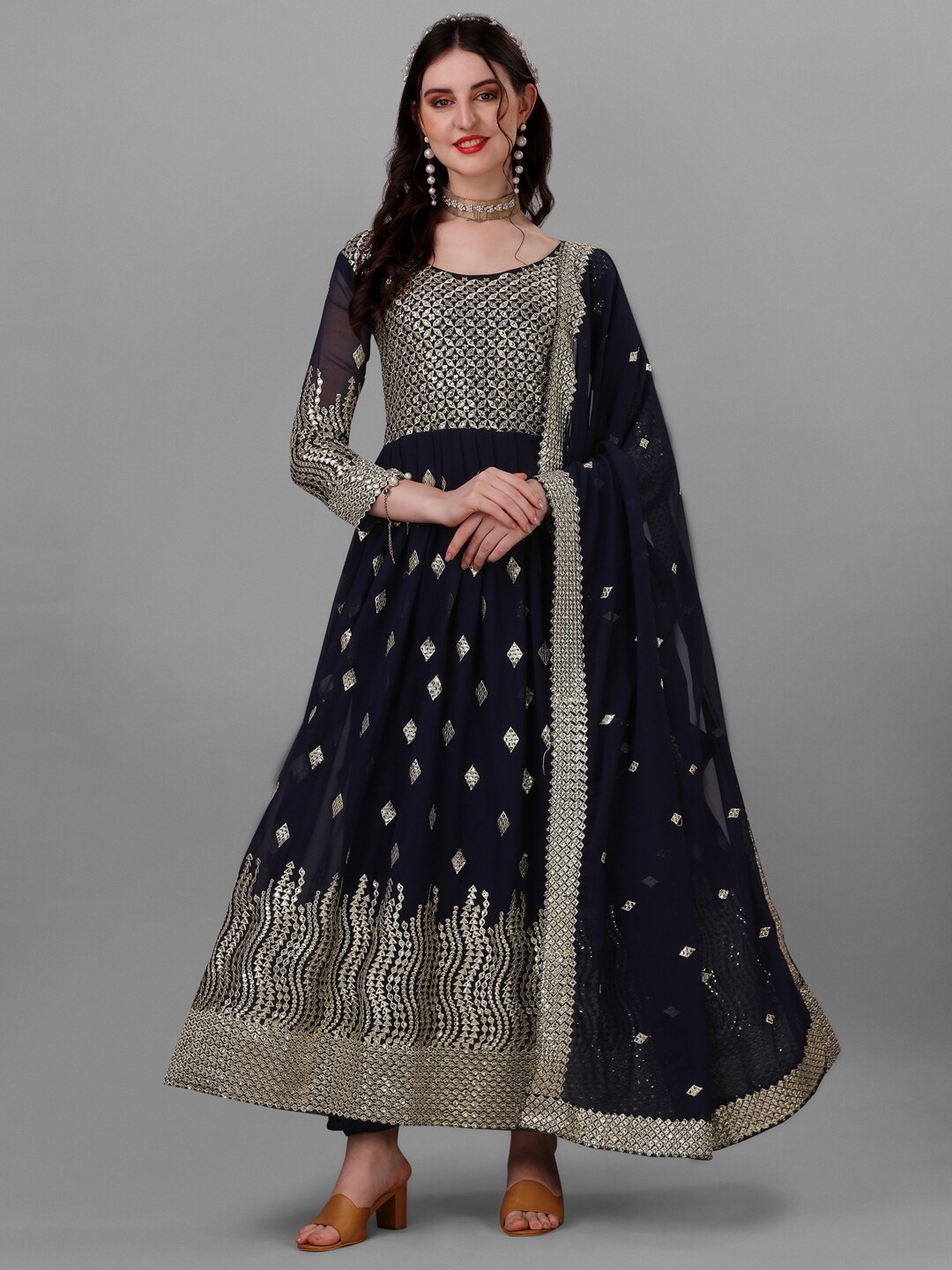 

Angroop Embroidered Anarakli Kurta With Dupatta, Navy blue