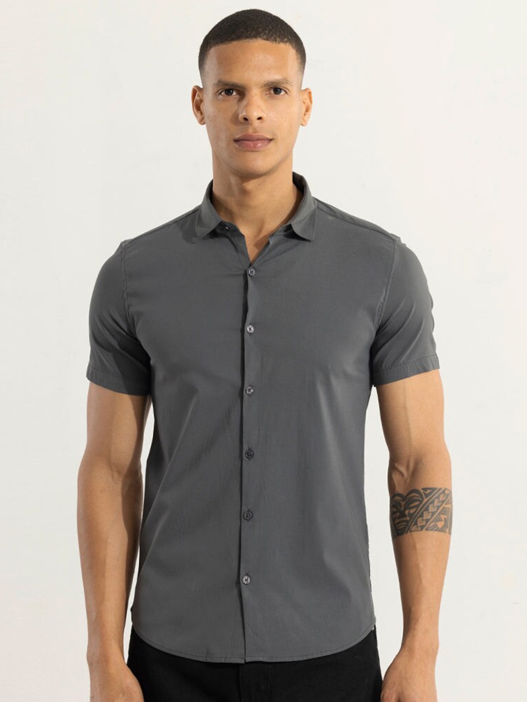 

Snitch Classic Grey Spread Collar Cotton Casual Shirt