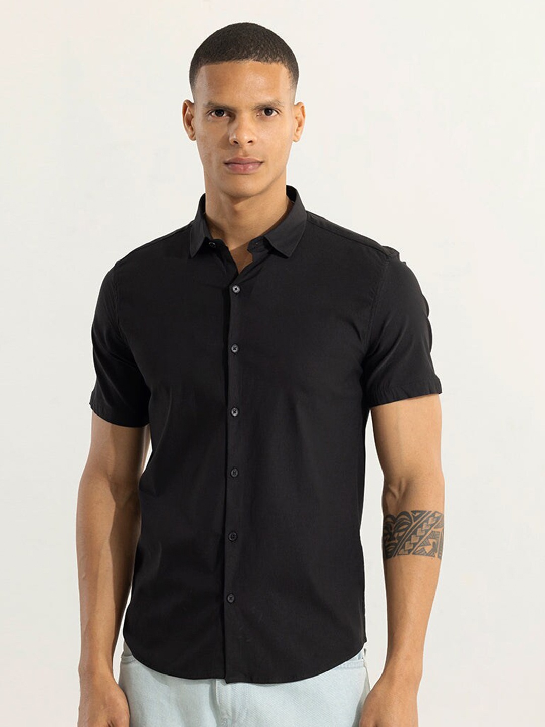 

Snitch Black Classic Fit Cotton Casual Shirt
