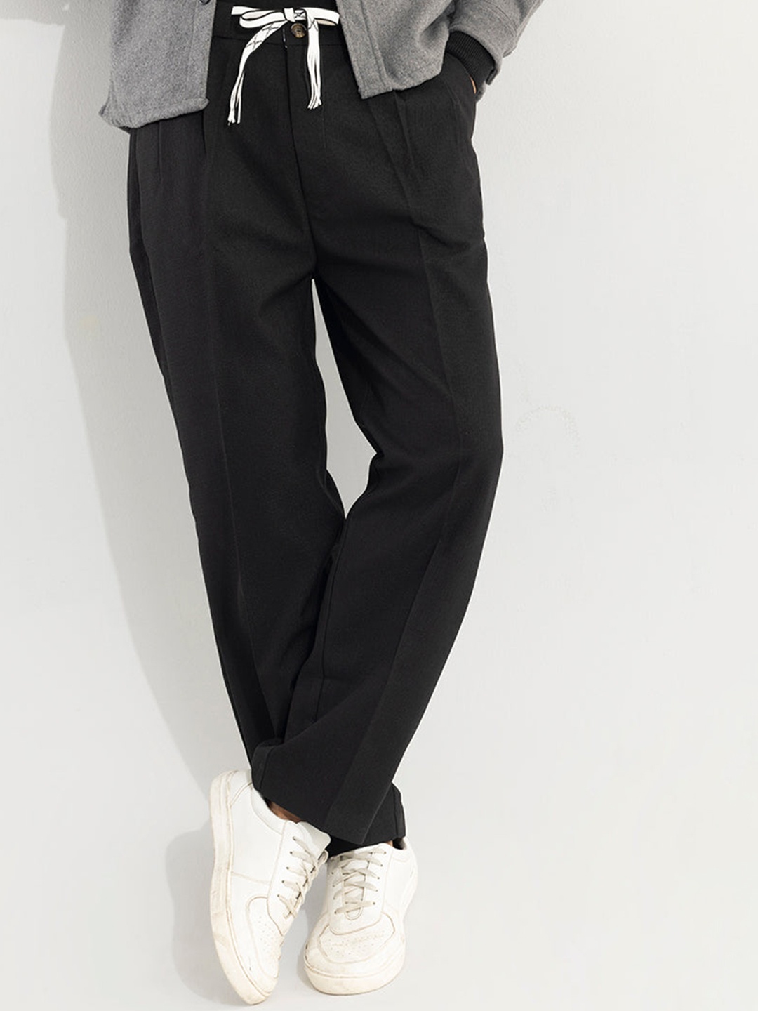 

Snitch Men Smart Loose Fit Pleated Trousers, Black
