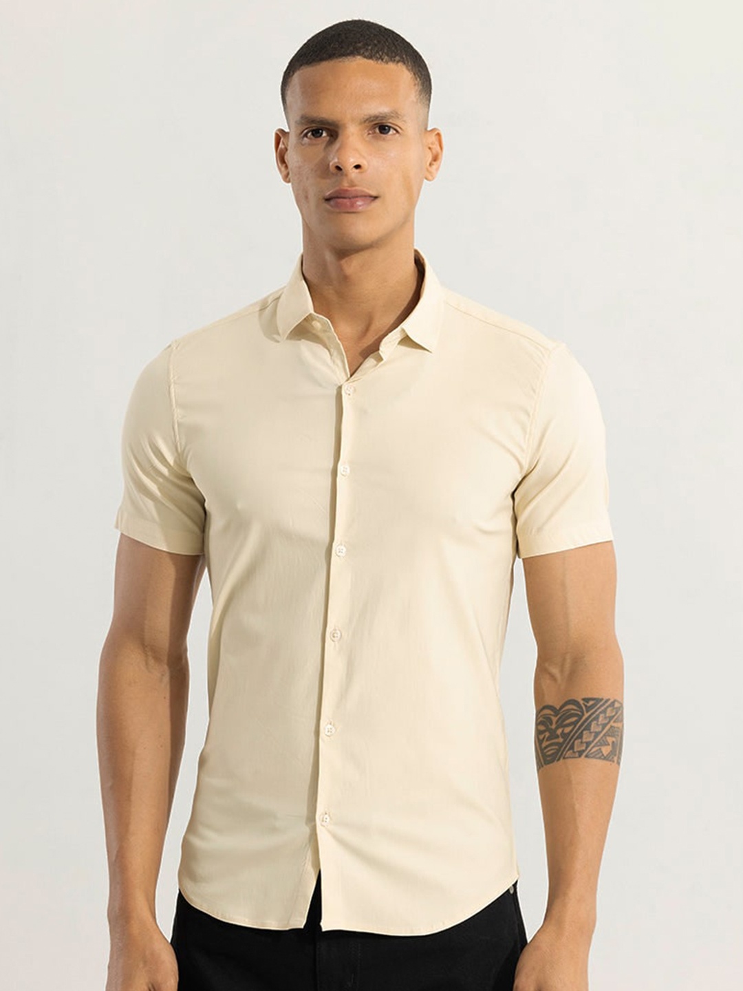 

Snitch Classic Grey Spread Collar Cotton Casual Shirt, Cream