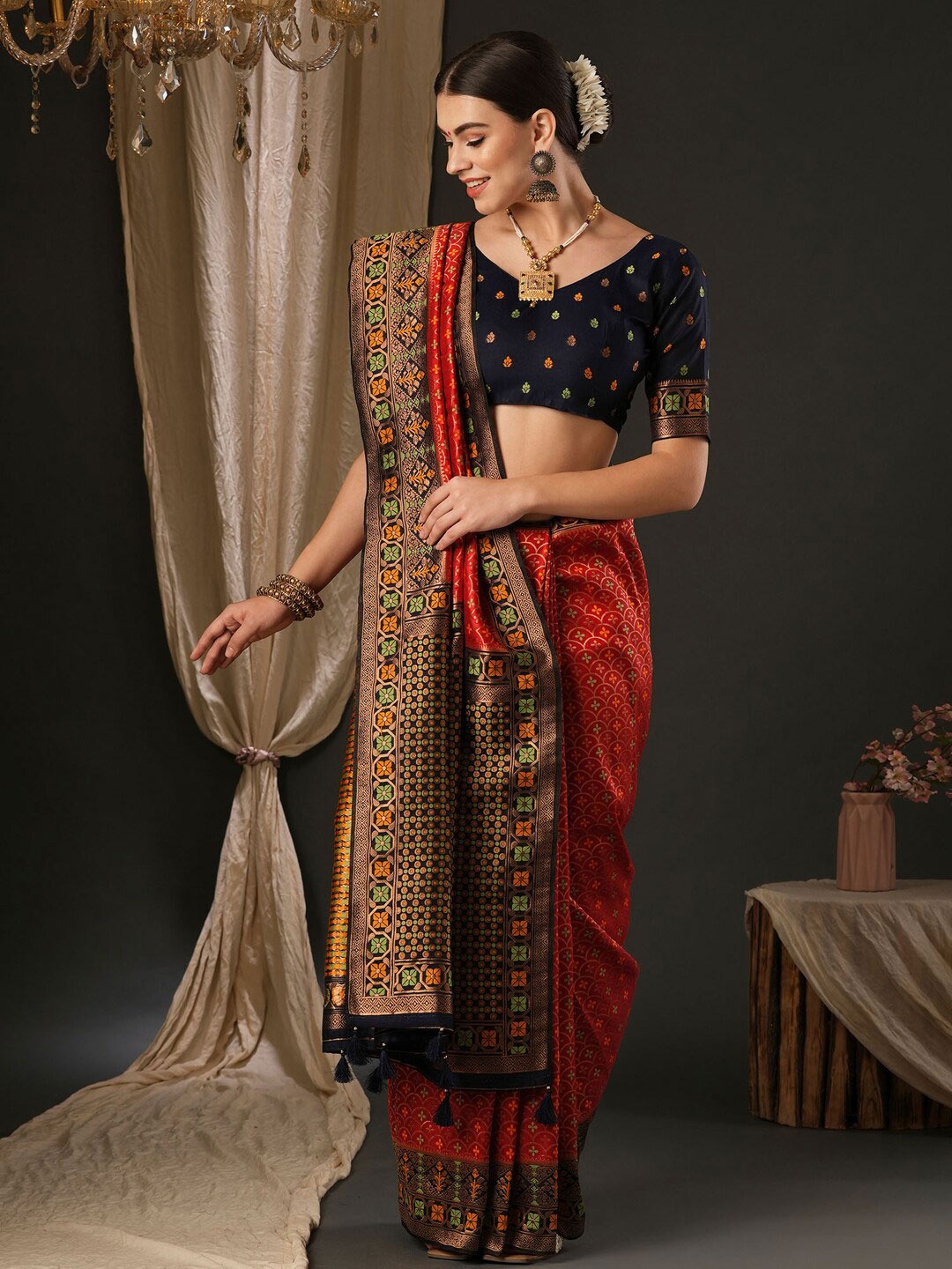 

Anouk Ethnic Motifs Woven Design Banarasi Saree, Red