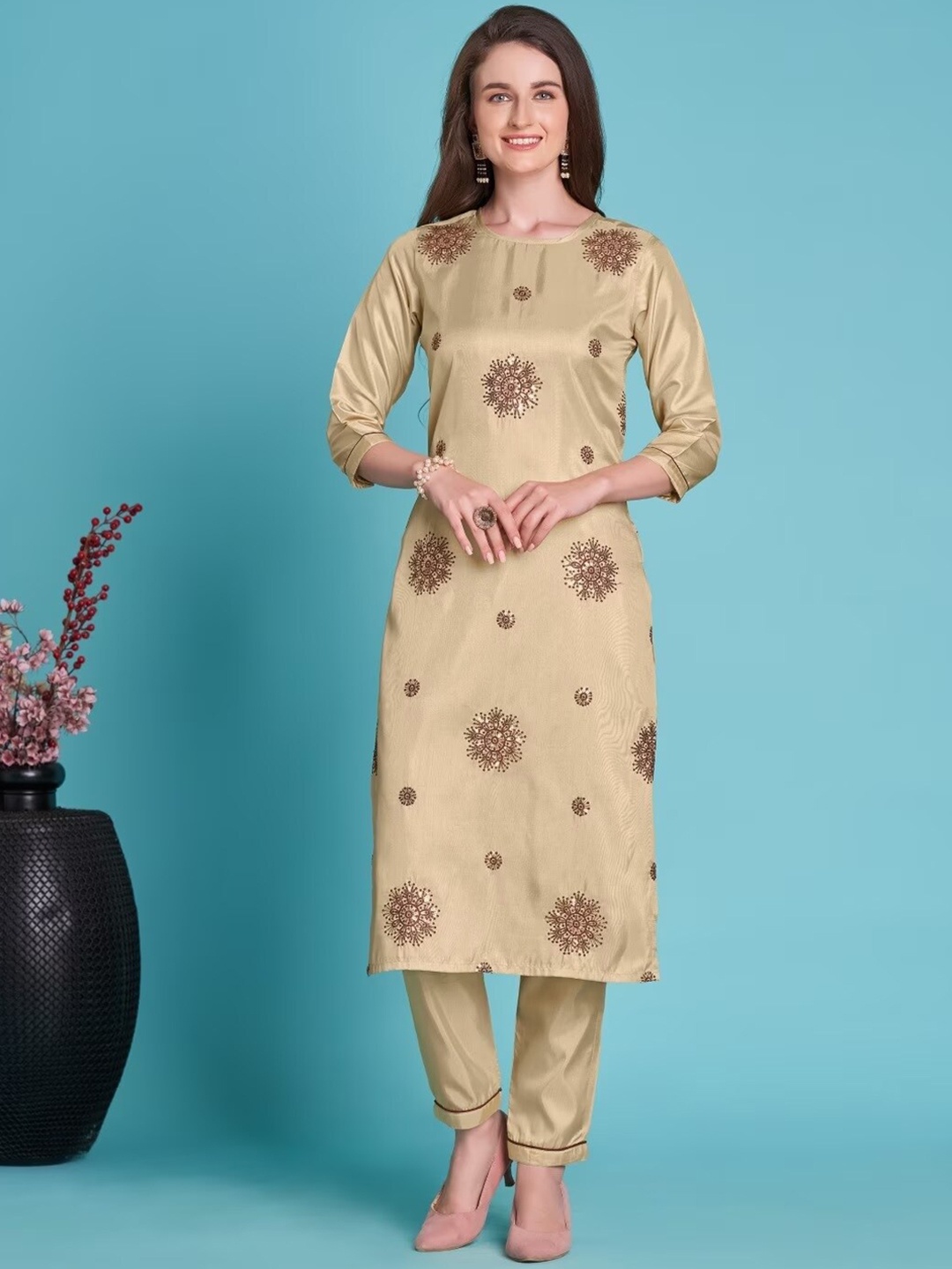 

Twika Ethnic Motifs Embroidered Sequined Straight Kurta & Trousers, Cream