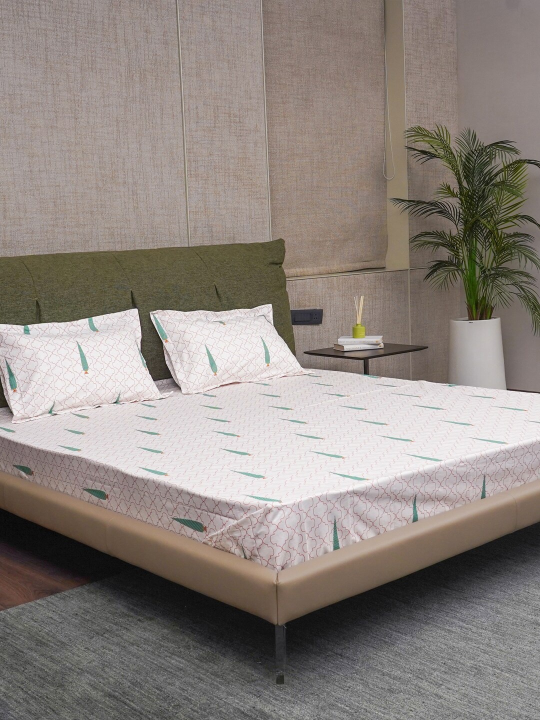 

URBAN SPACE Peach-Coloured Printed Cotton 200 TC King Bedsheet With 2 Pillow Covers