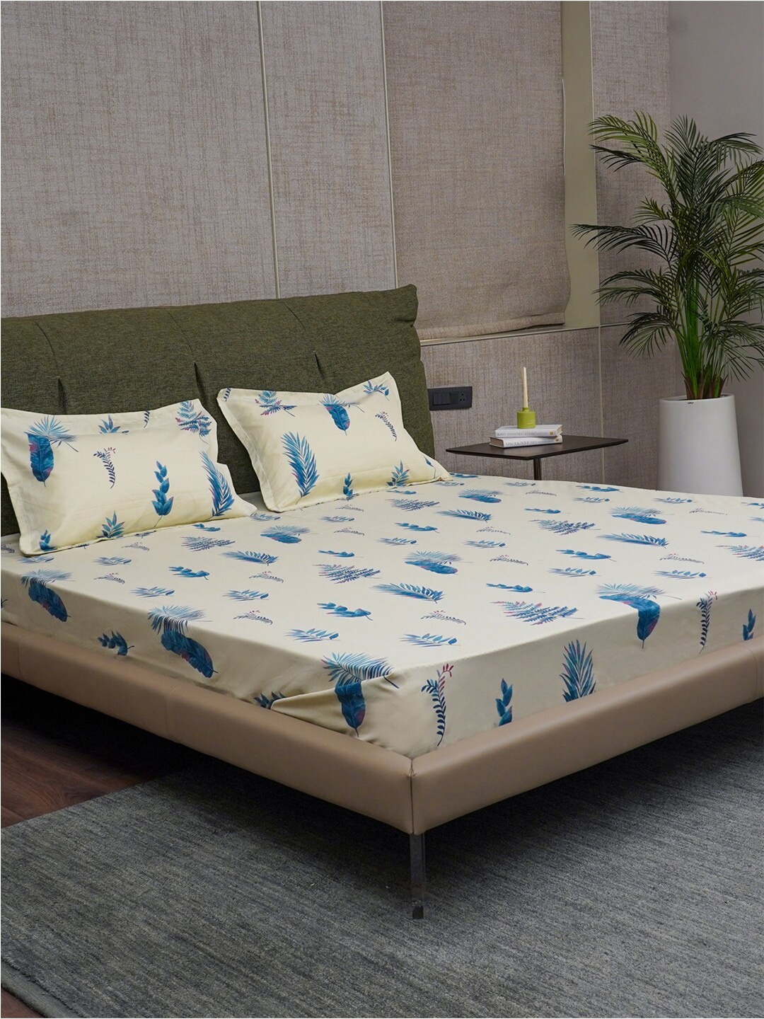 

URBAN SPACE Off White & Blue Floral Cotton 200 TC Single Bedsheet with 1 Pillow Covers