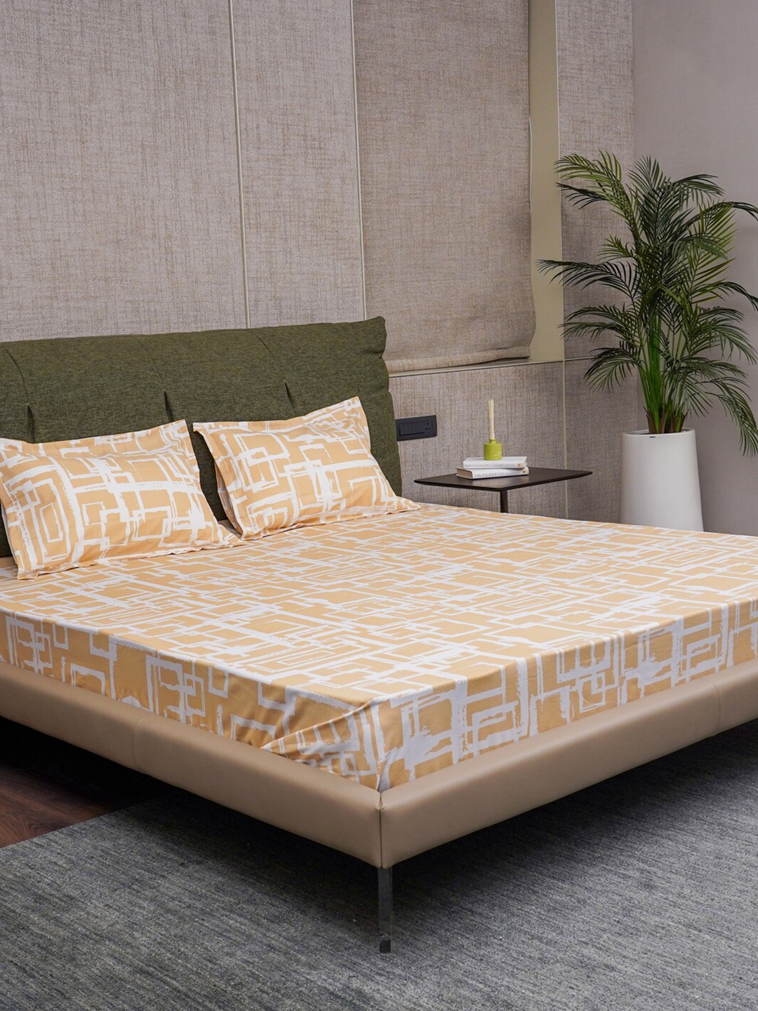 

URBAN SPACE Brown & White Geometric 200 TC King Bedsheet