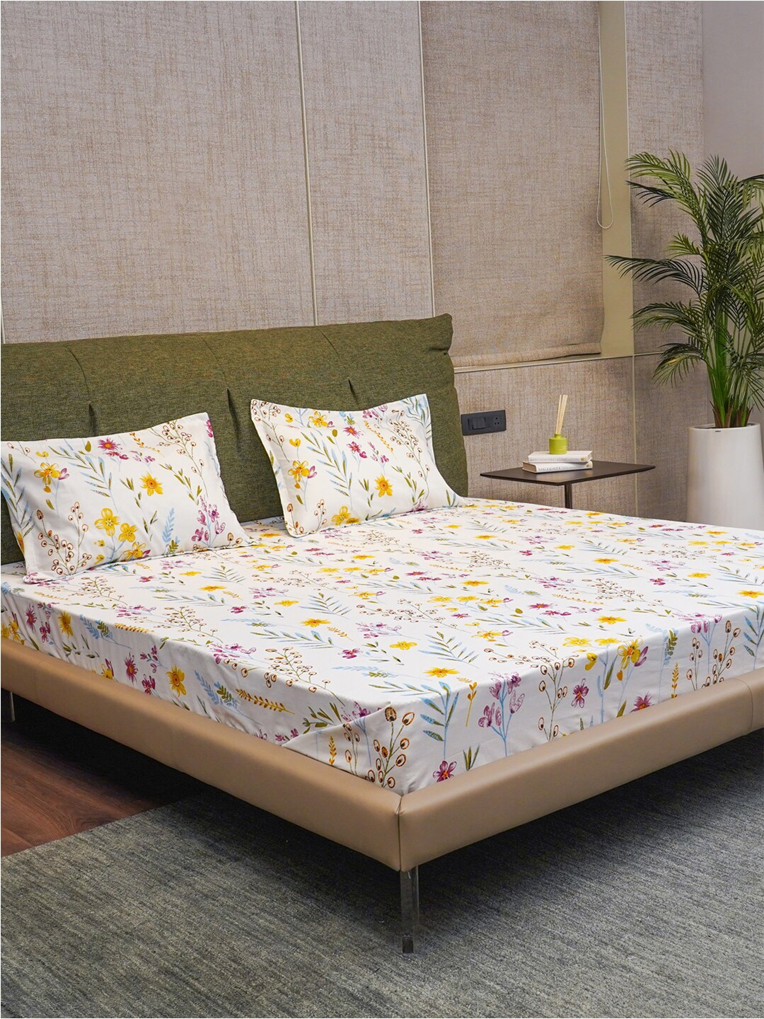 

URBAN SPACE White & Yellow Floral Cotton 200 TC Queen Bedsheet with 2 Pillow Covers