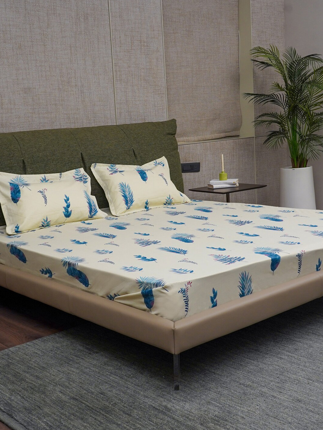 

URBAN SPACE Off White & Blue Printed Cotton 200 TC Queen Bedsheet With 2 Pillow Covers