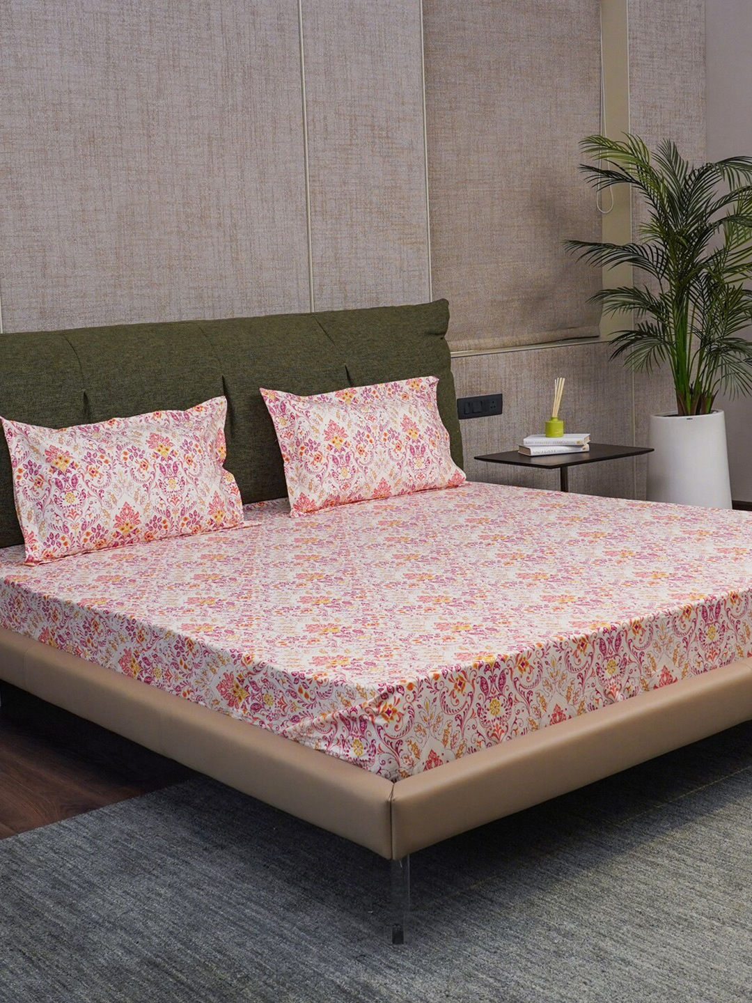 

URBAN SPACE Mughal Garden-Peach 200 TC Fitted King Bedsheet