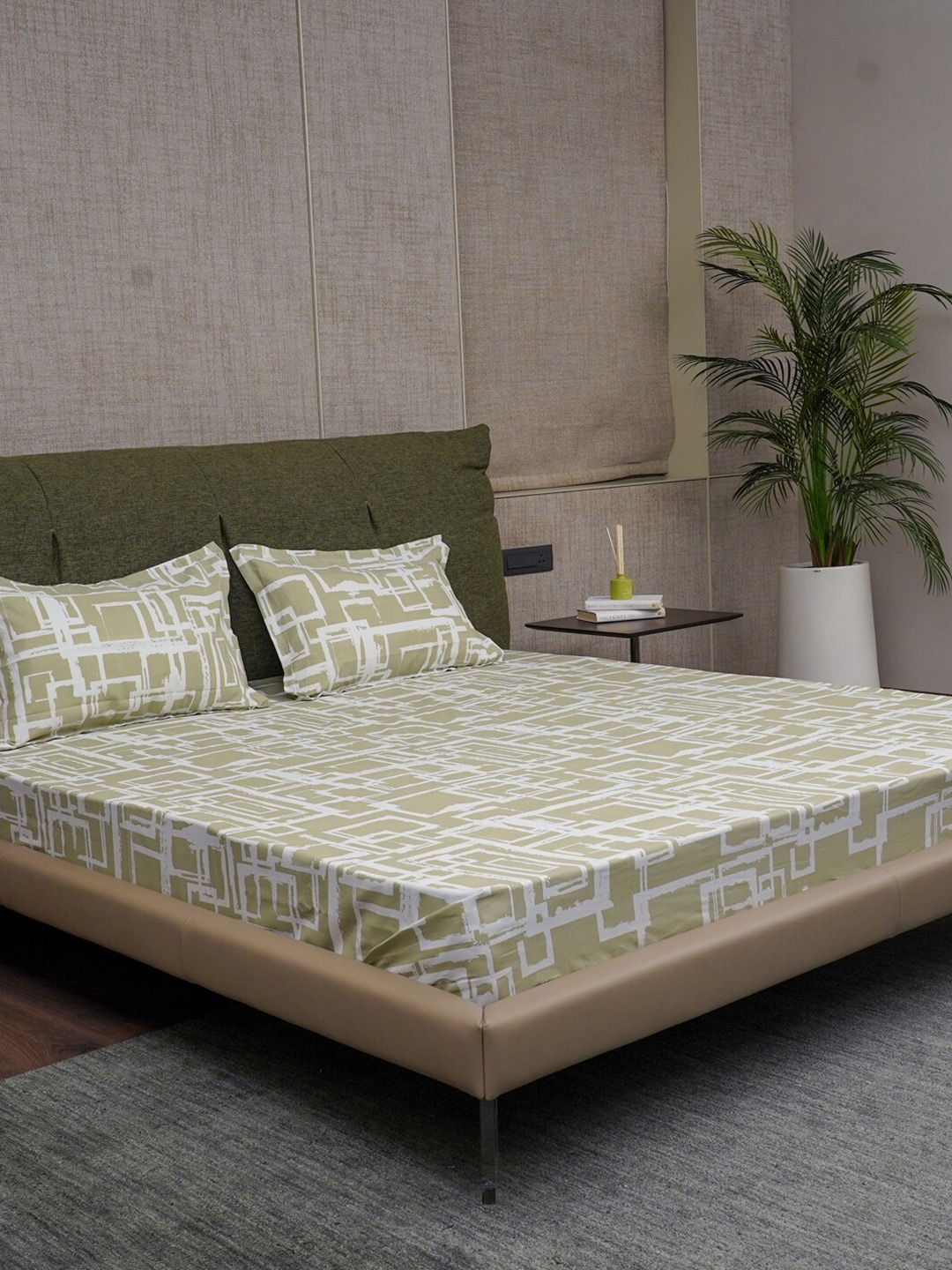 

URBAN SPACE Green & White Printed Cotton 200 TC Queen Bedsheet With 2 Pillow Covers