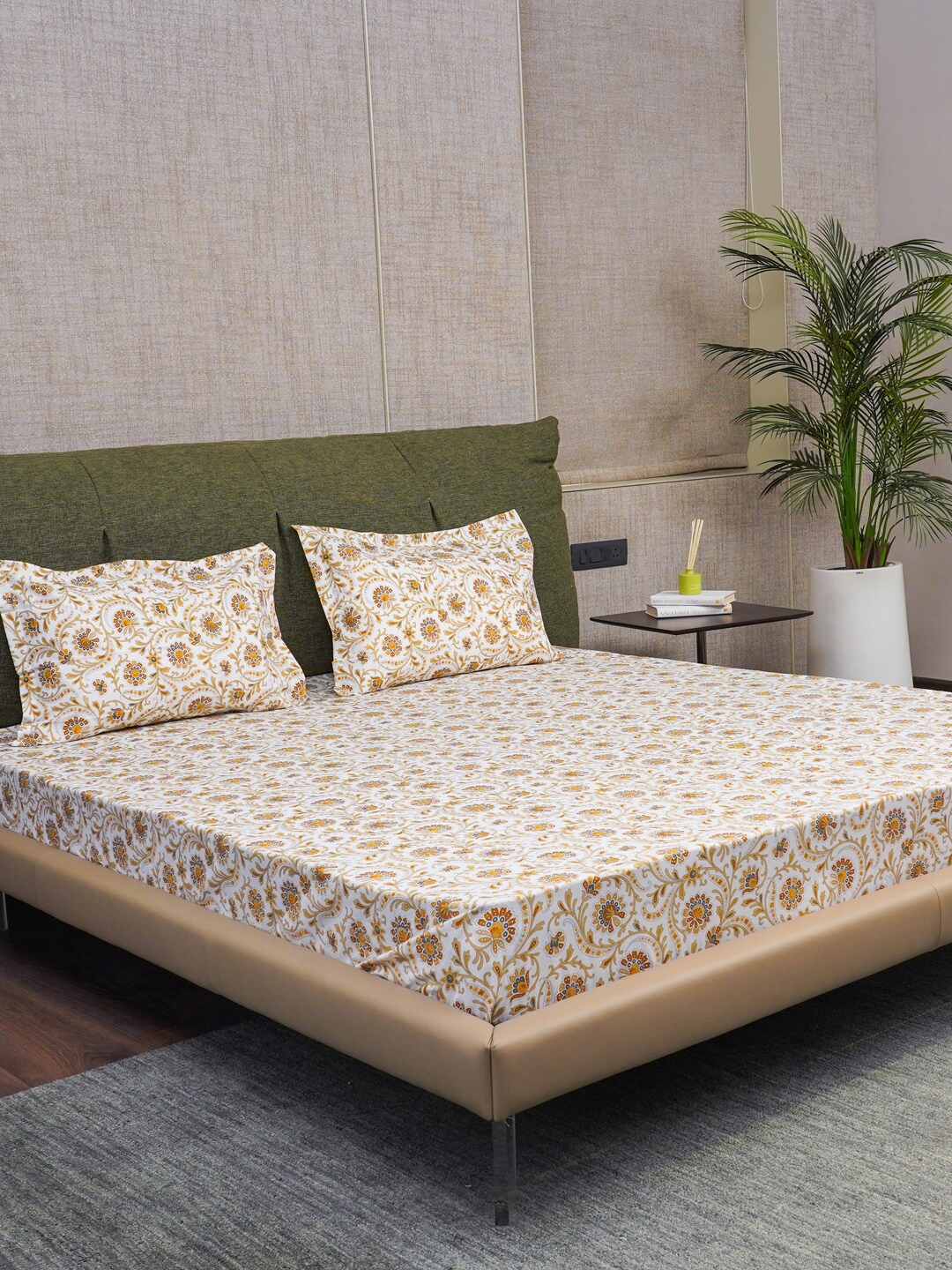 

URBAN SPACE Brown & White Floral Cotton 200 TC Queen Bedsheet with 2 Pillow Covers