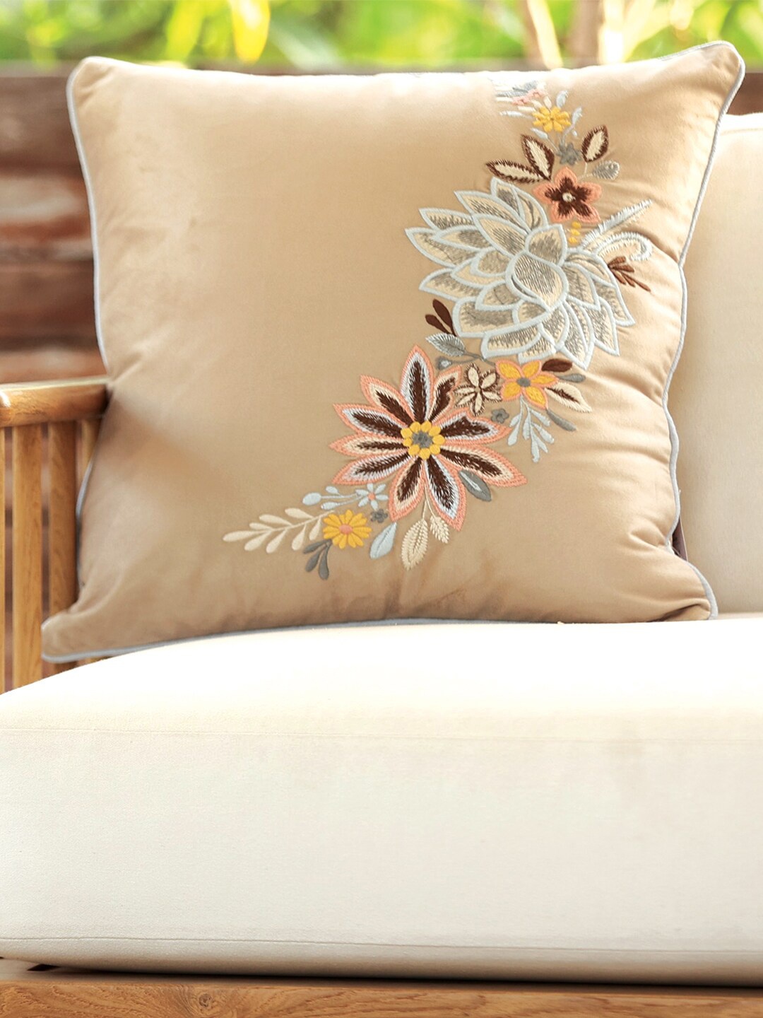

ICRAFT Beige White Floral Square Cushion Cover