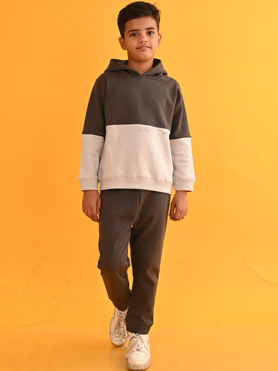 

Anthrilo Boys Colourblocked Top with Trousers, Multi