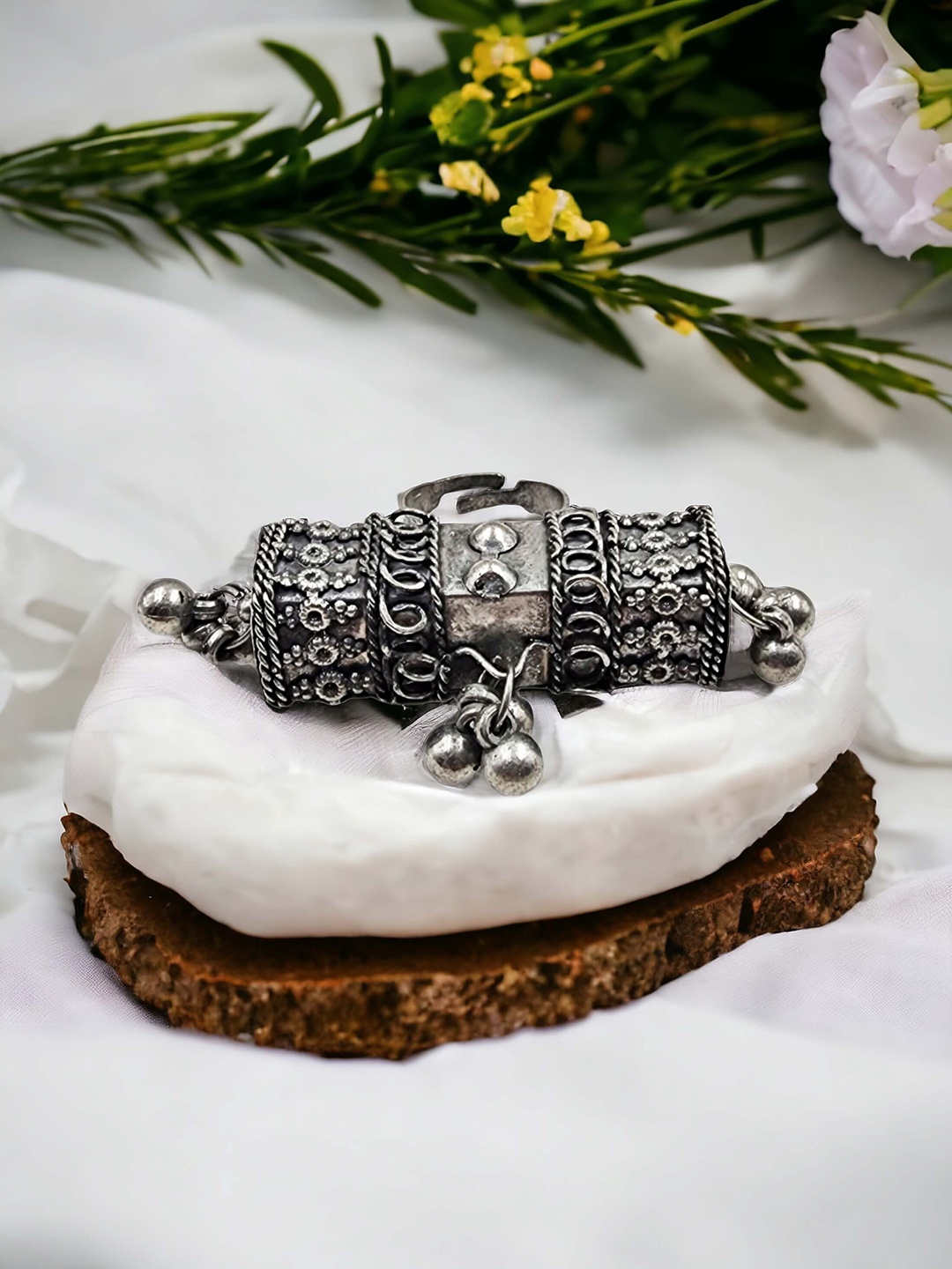 

Sangria Silver-Plated & Oxidized Adjustable Textured Finger Ring