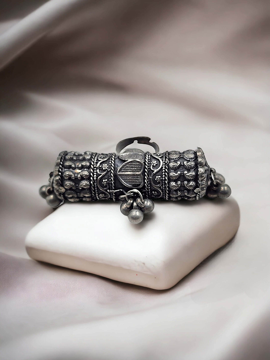 

Sangria Silver-Plated & Textured Oxidized Adjustable Finger Ring
