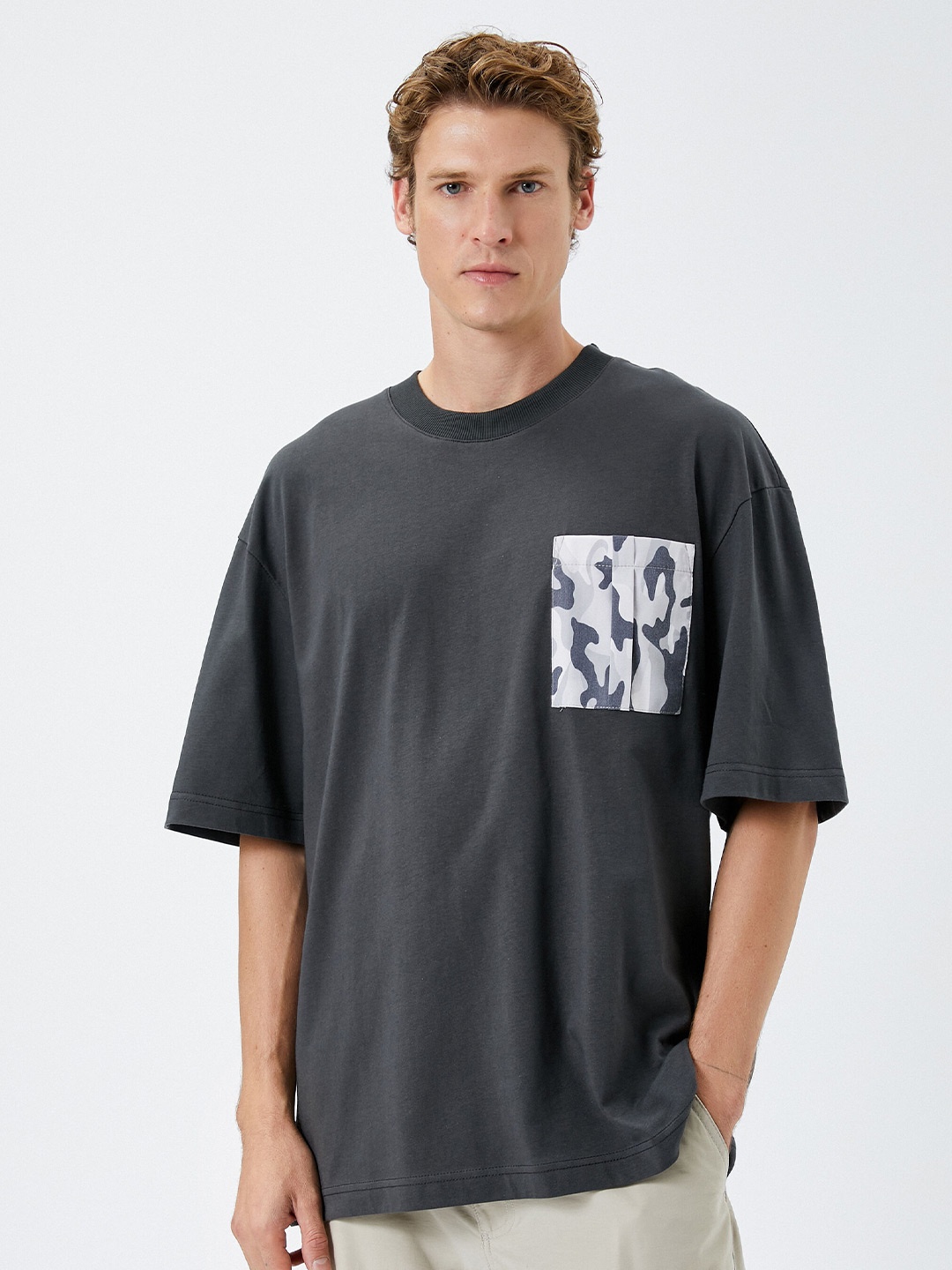 

Koton Drop-Shoulder Sleeves Pockets Cotton Regular Fit T-shirt, Grey