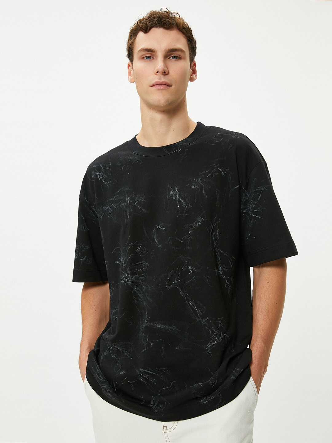 

Koton Abstract Printed Drop-Shoulder Pure Cotton T-shirt, Black