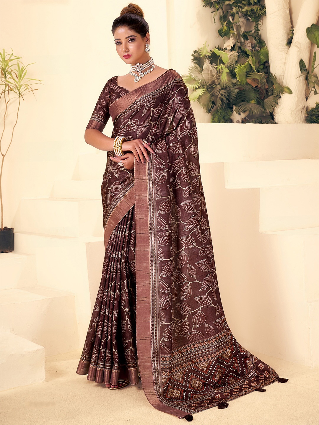 

SANSKAR Embellished Saree, Brown