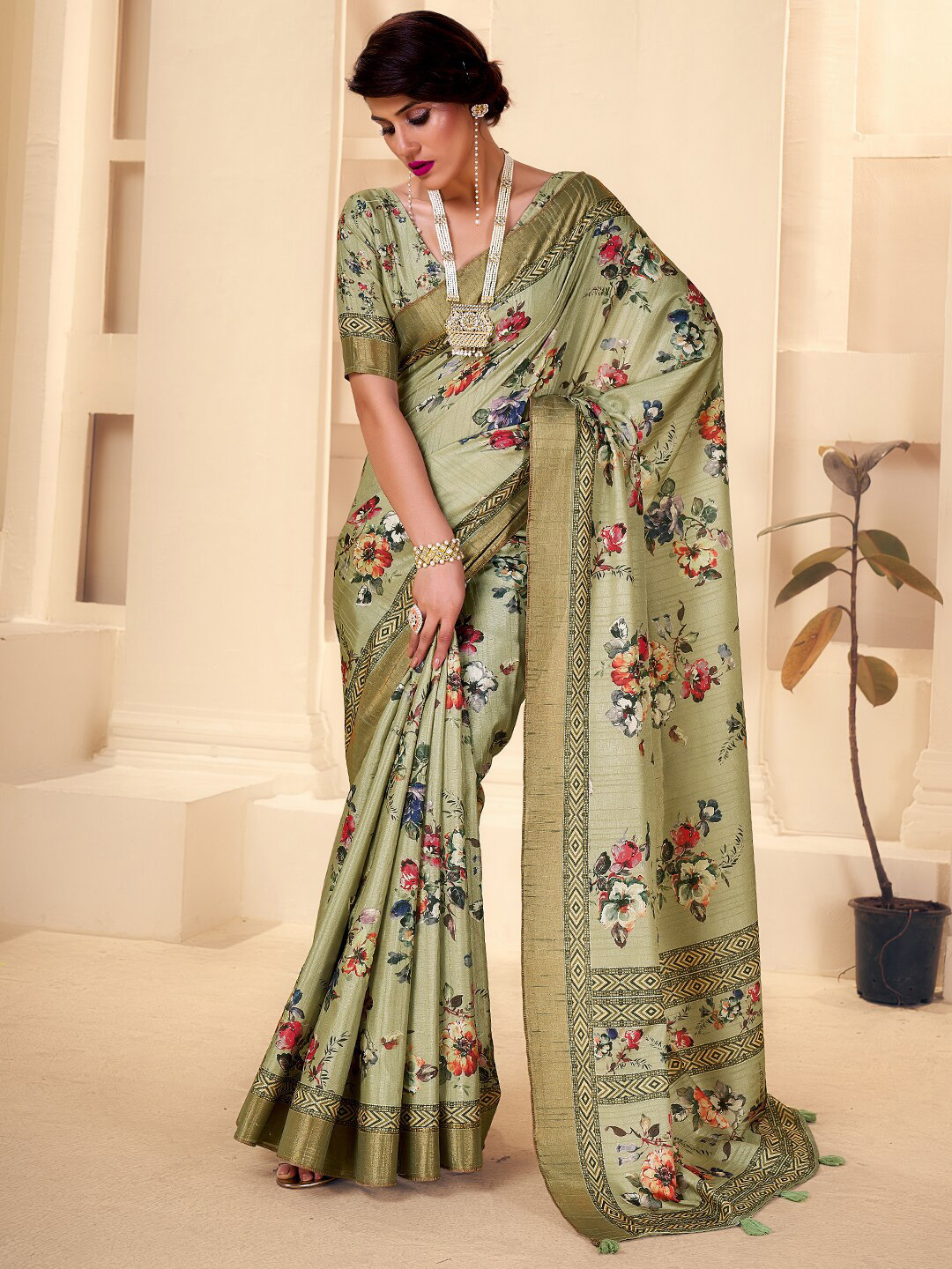 

SANSKAR Embellished Saree, Green