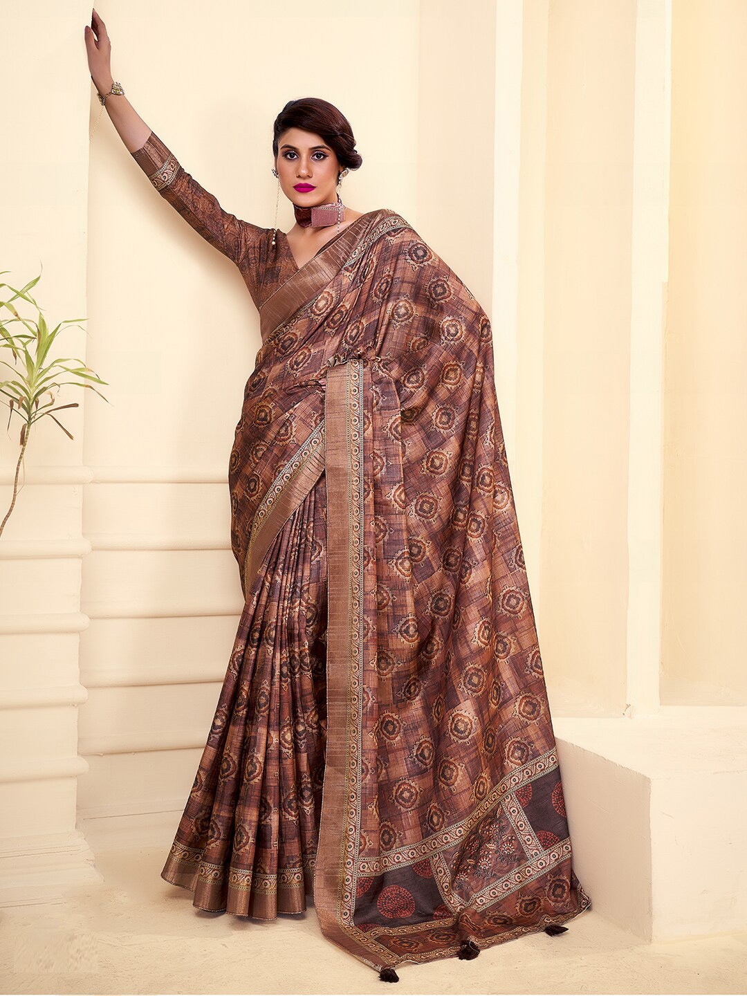 

SANSKAR Embellished Saree, Brown