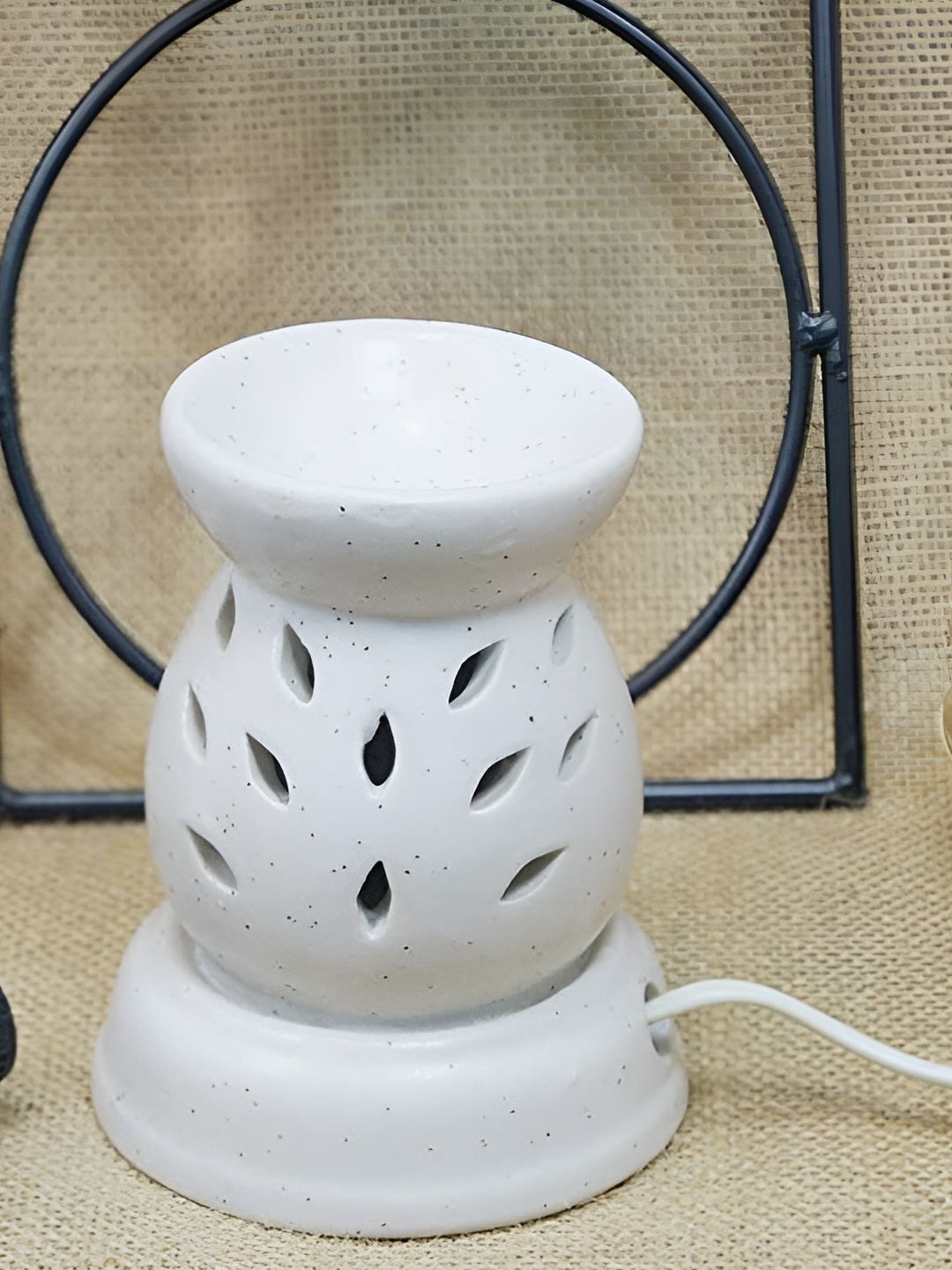 

Shree Murti White Ceramic Aroma Oil Diffuser 10 ml