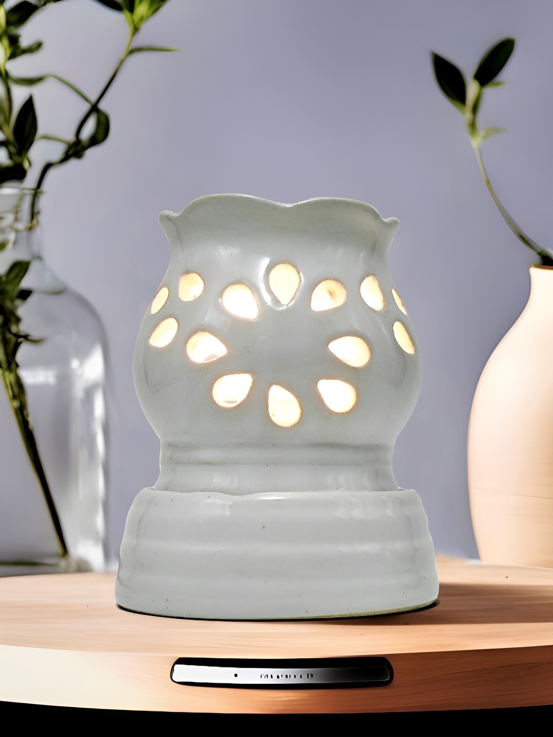 

Shree Murti White Ceramic Aroma Oil Diffuser 10 ml