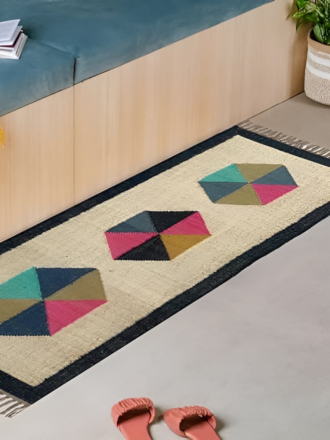 

Budhrajrugs Black & Pink Geometric Woven Rectangular Dhurrie