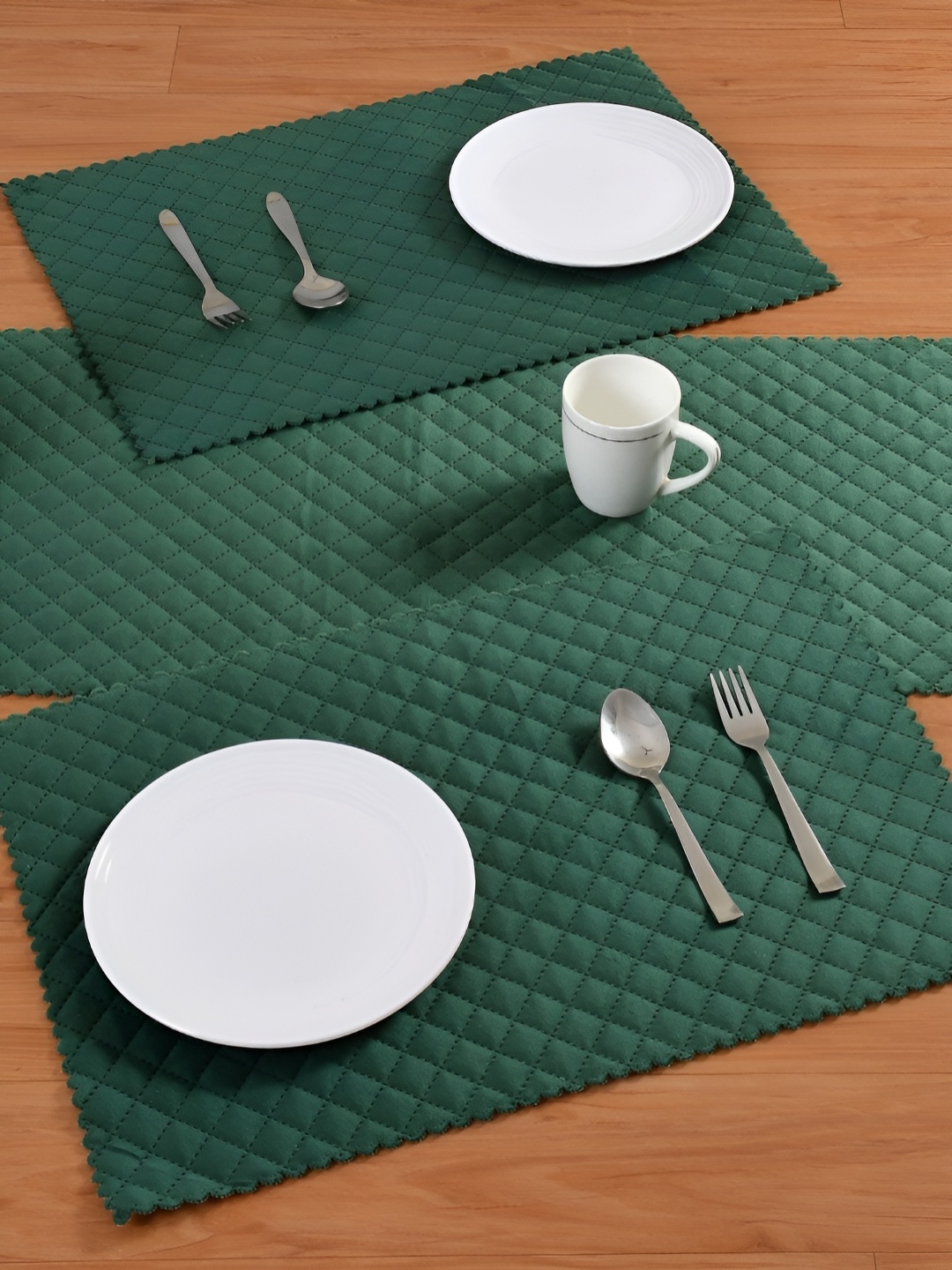 

HOMADORN Green 5 Pieces Geometric Velvet Table Runner With Placemats