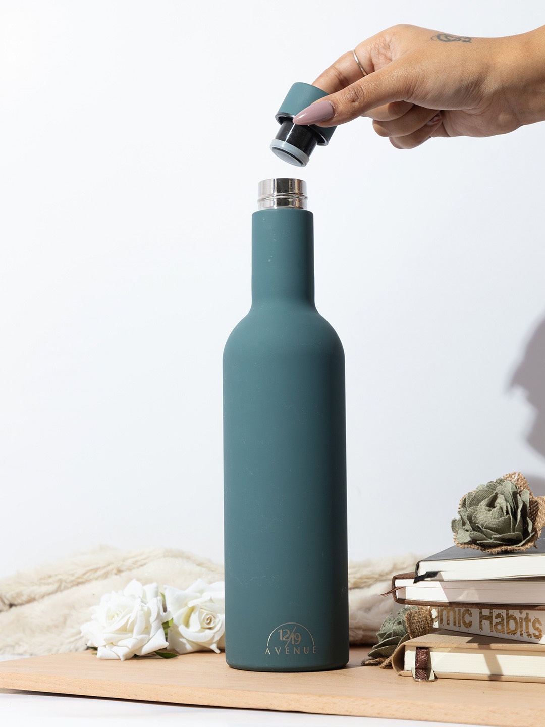 

1219 Avenue Blue Single Stainless Steel Solid Double Wall Vacuum Water Bottle 750 ml