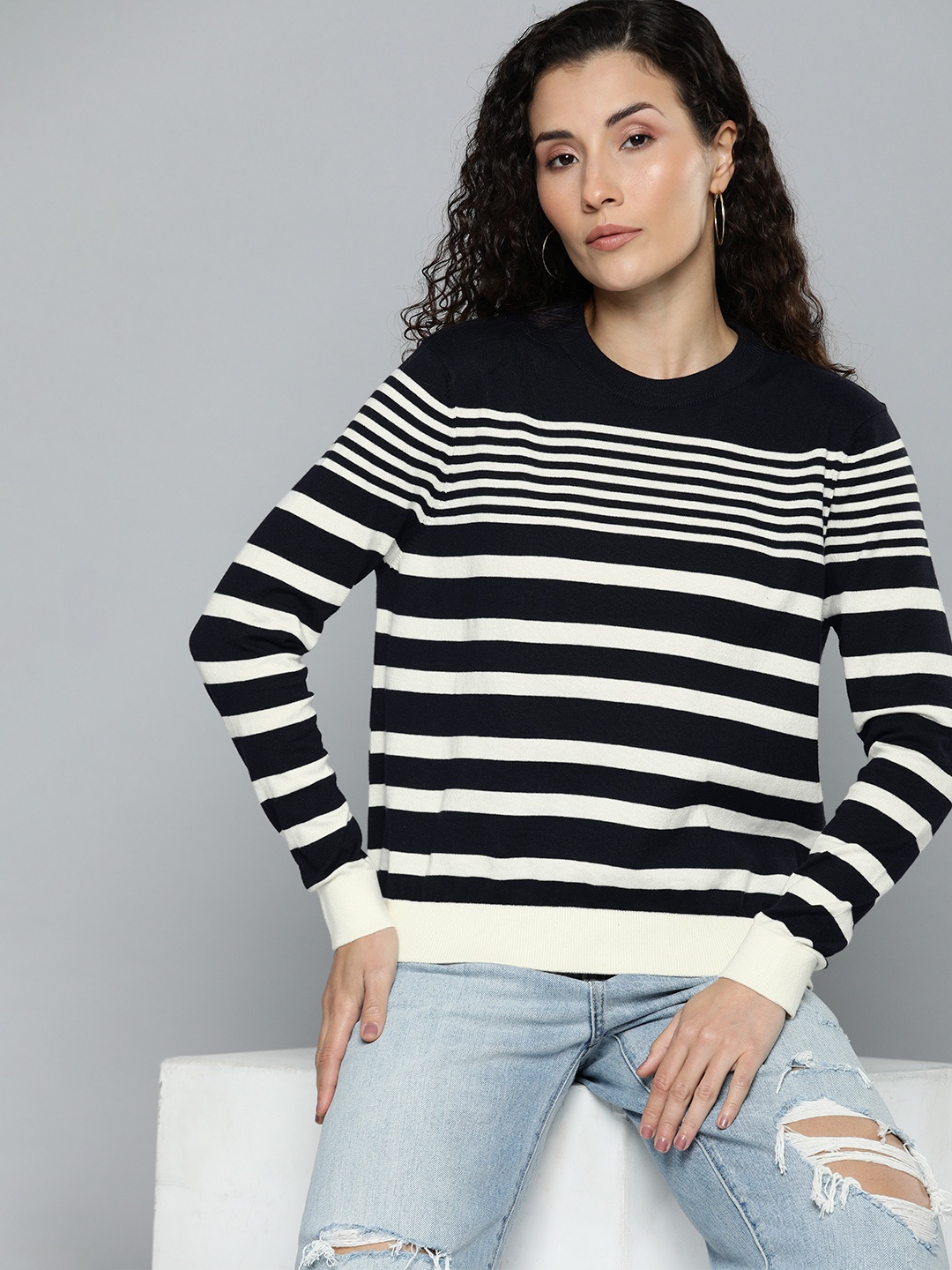 

Levis Round Neck Knitted Striped Pullover, Black