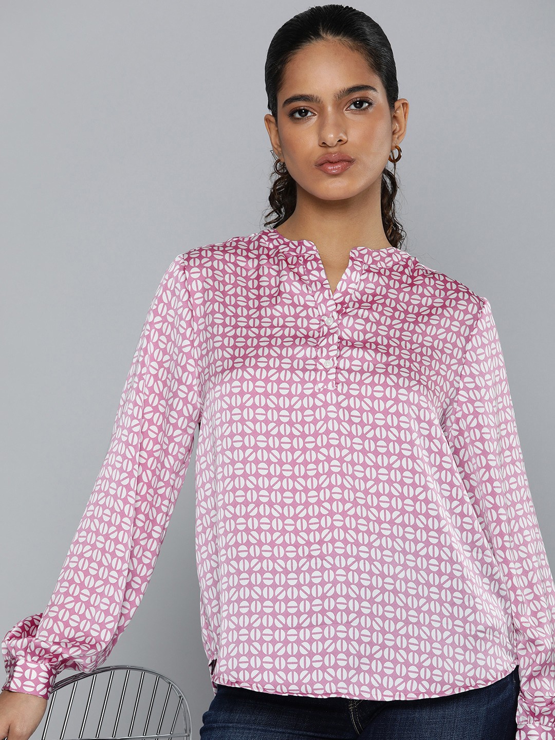 

Levis Geometric Printed Mandarin Collar Top, Mauve