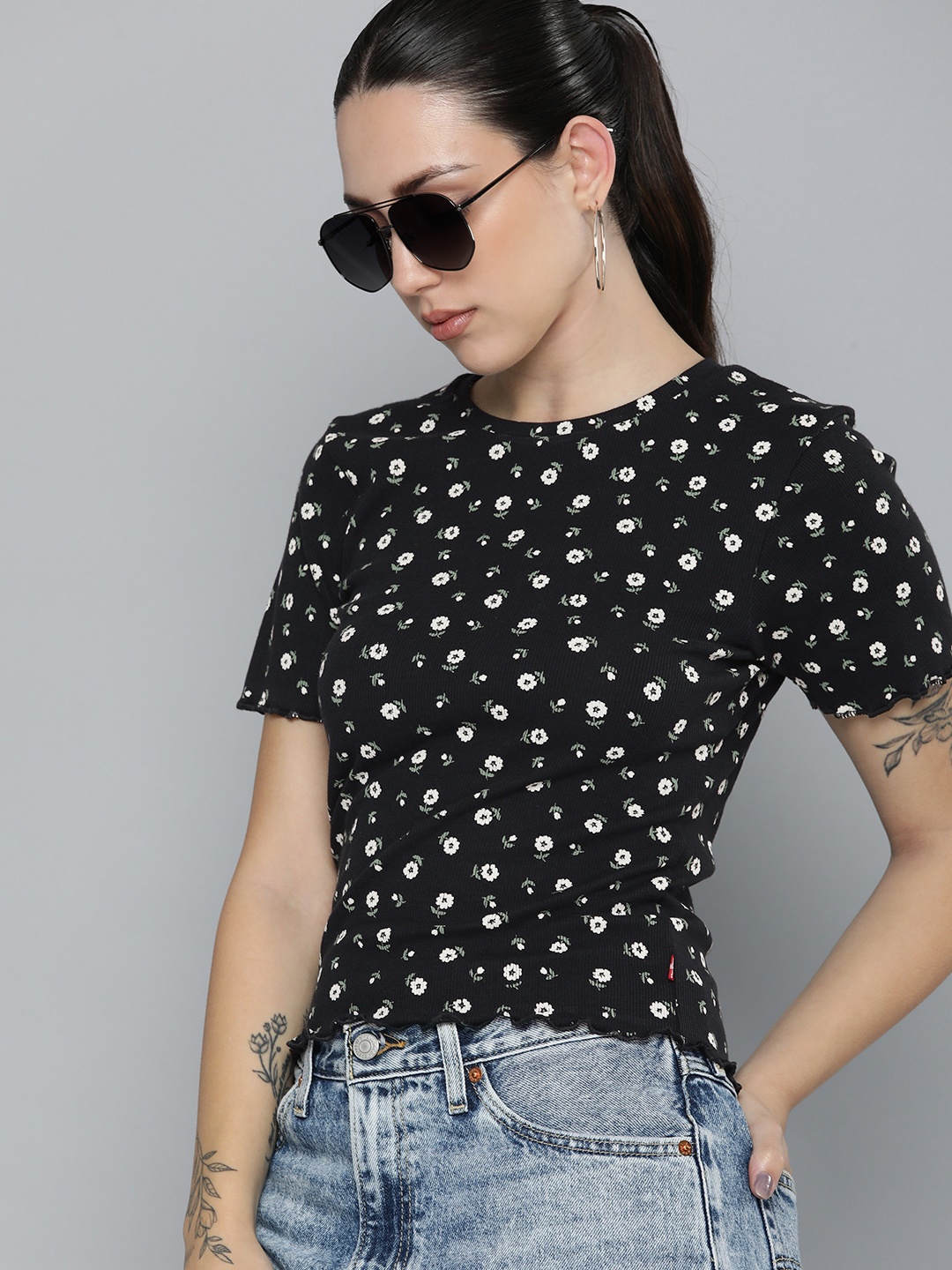 

Levis Round Neck Floral Printed Casual T-shirt, Black