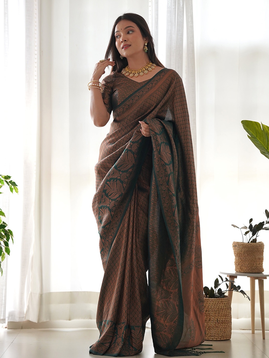 

ALMAARI FASHION Ethnic Motifs Satin Silk Kanjeevaram Saree, Green