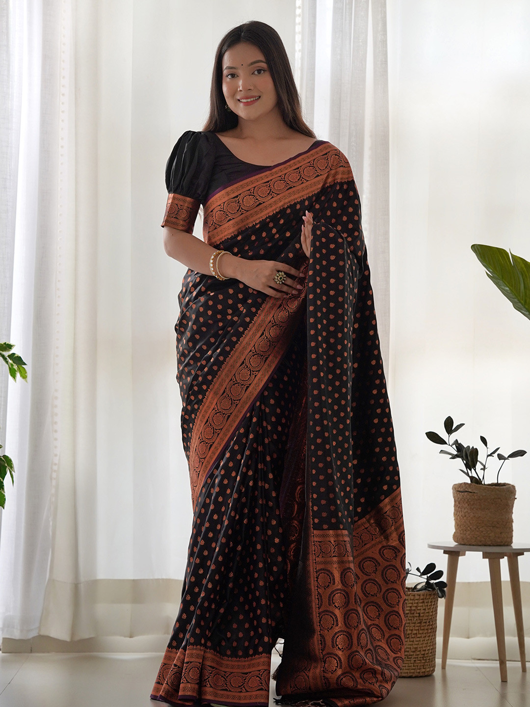 

ALMAARI FASHION Ethnic Motifs Satin Silk Kanjeevaram Saree, Burgundy