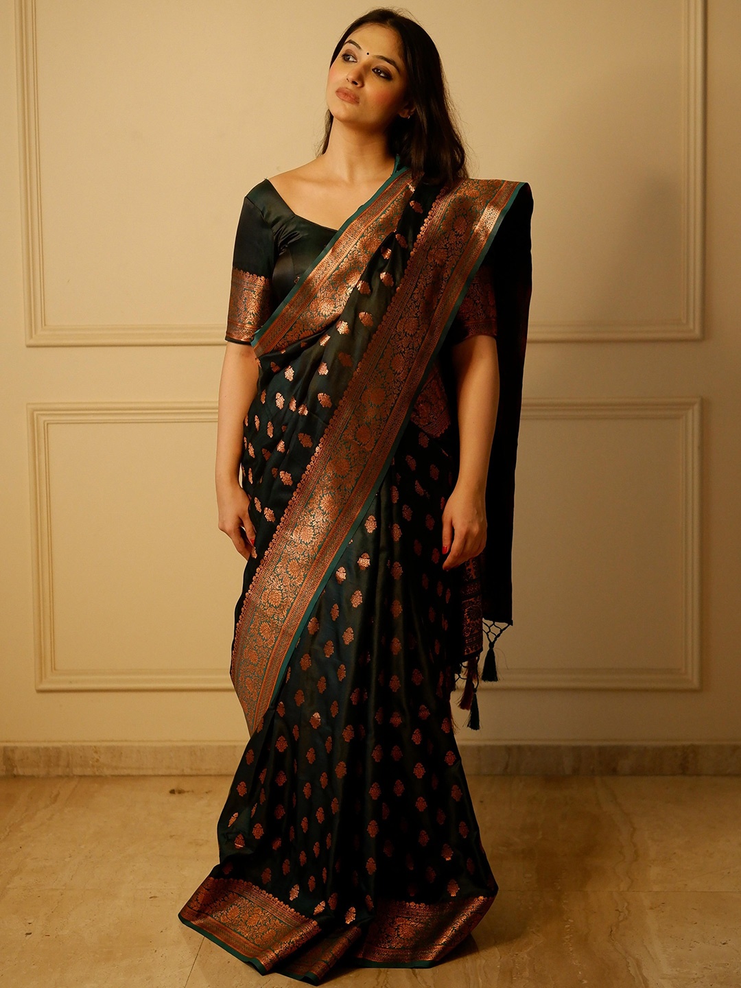 

ALMAARI FASHION Ethnic Motifs Satin Silk Designer Kanjeevaram Saree, Green