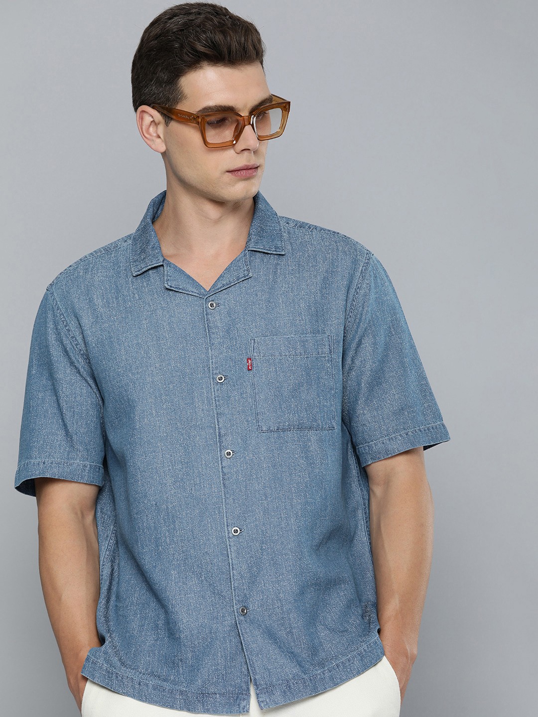 

Levis Men Pure Cotton Chambray Relaxed Fit Casual Shirt, Blue