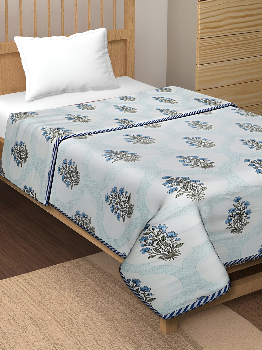 

Texstylers Blue & White Floral AC Room 120 GSM Cotton Reversible Single Bed Dohar