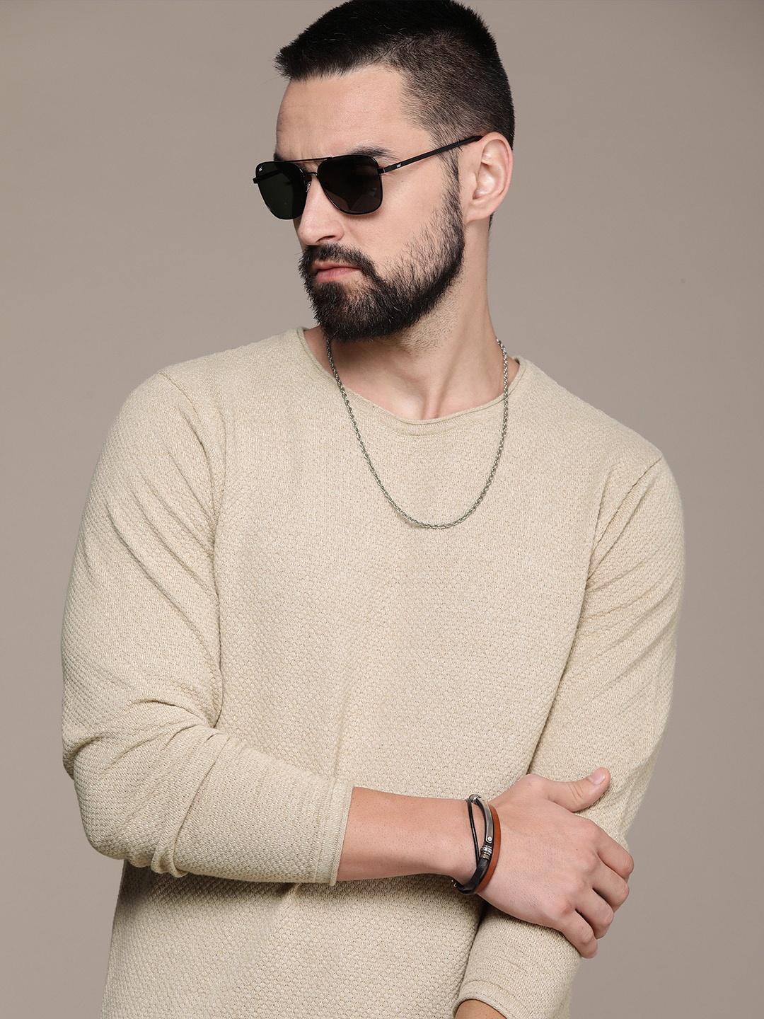 

Roadster Men Solid Pullover Sweater, Cream