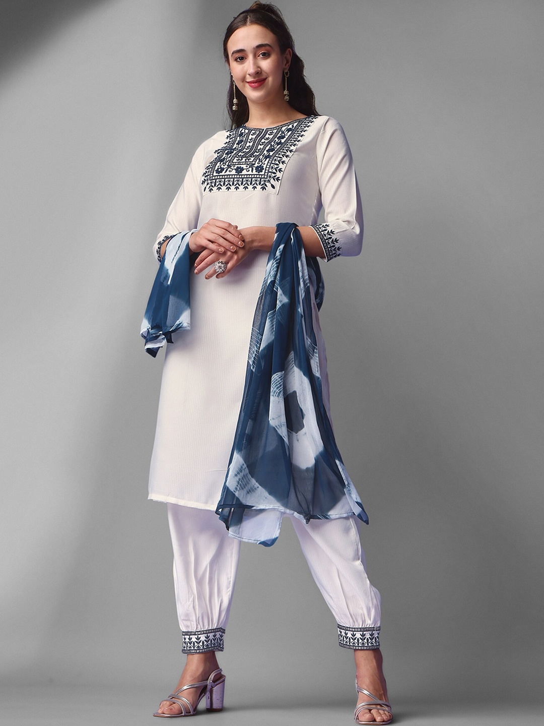 

Navlik Ethnic Motifs Yoke Design Thread Work Kurta With Harem Pants & Dupatta, White