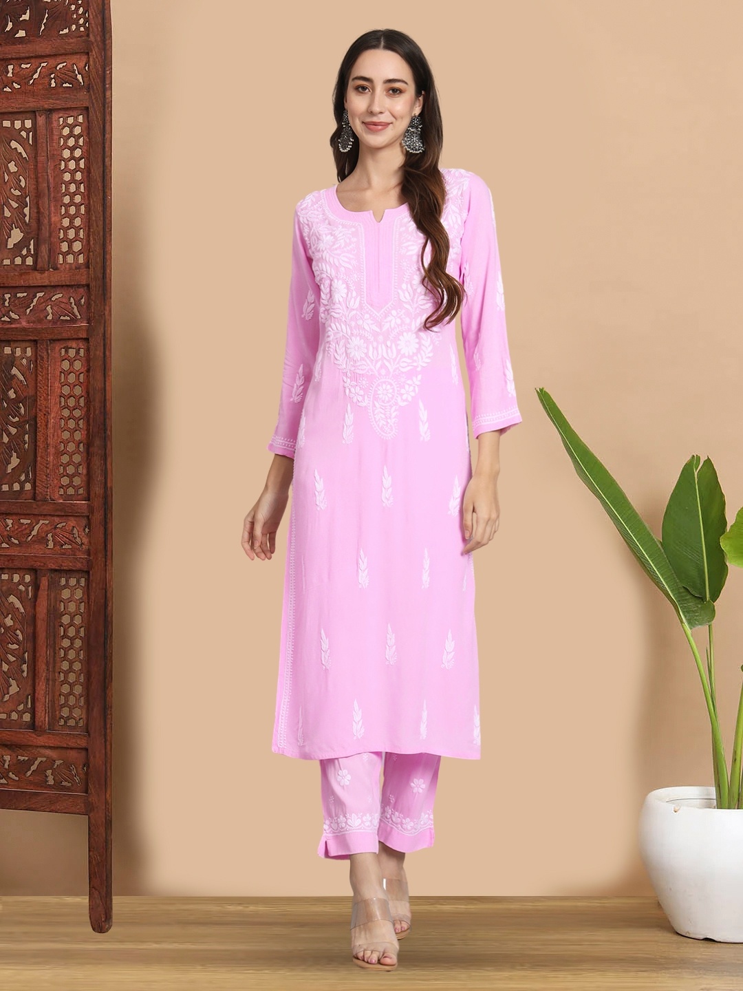 

PARAMOUNT CHIKAN Embroidered Lucknowi Chikankari Straight Kurta with Palazzos, Pink