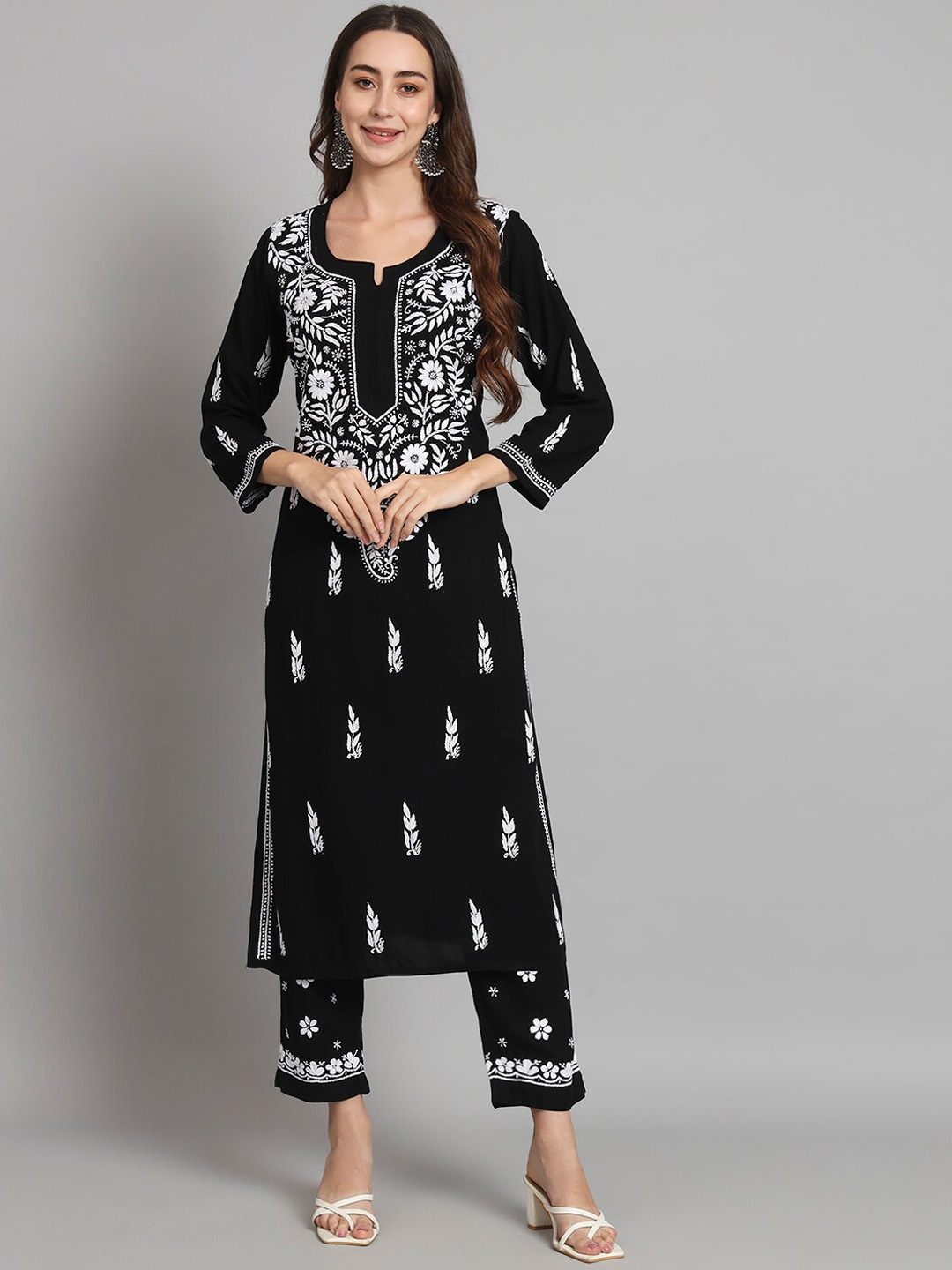 

PARAMOUNT CHIKAN Floral Embroidered Chikankari Regular Kurta with Palazzos, Black
