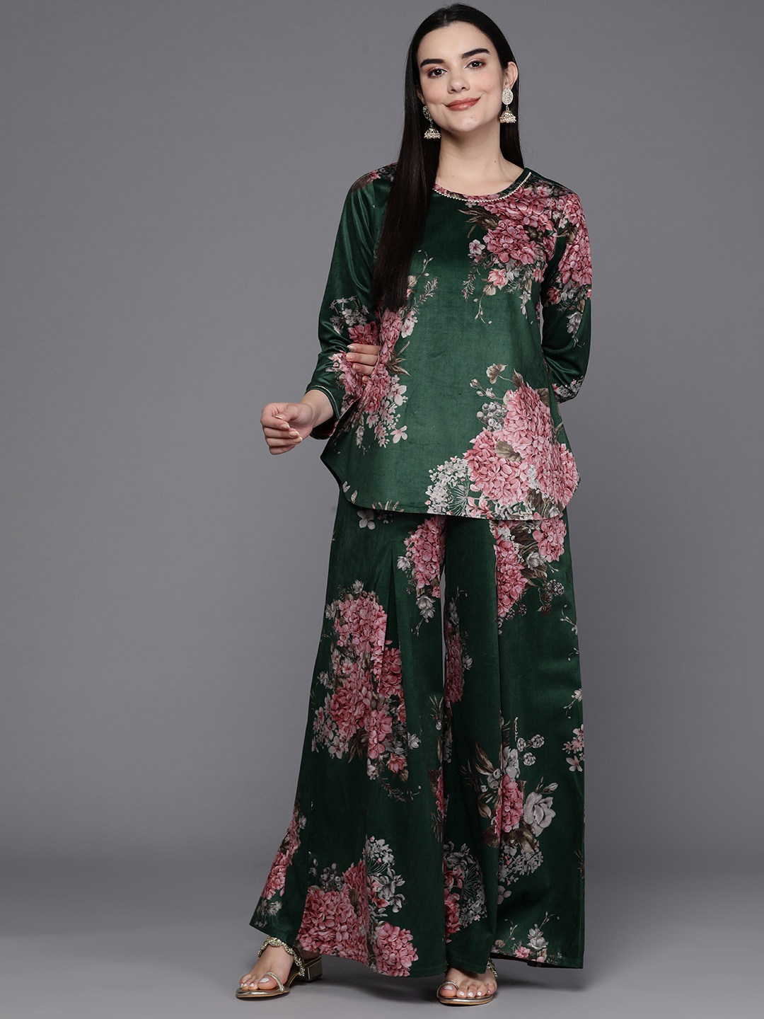 

Ahalyaa Women Floral Printed Velvet Tunic with Palazzos, Green