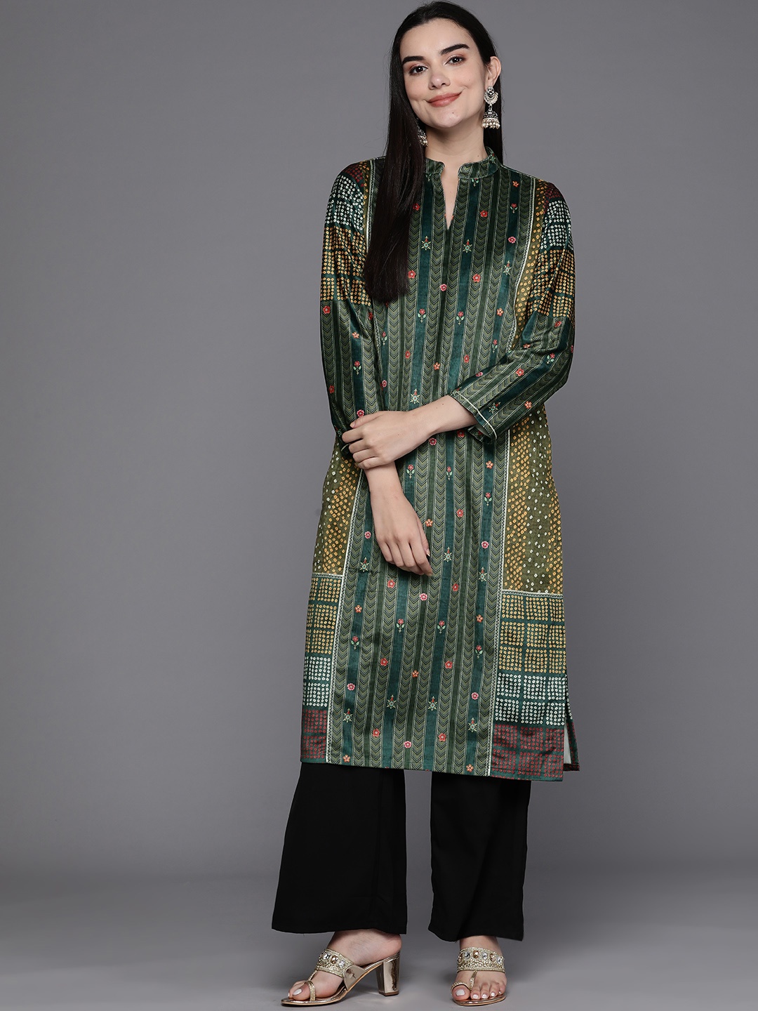 

Ahalyaa Women Printed Gotta Patti Velvet Kurta, Green