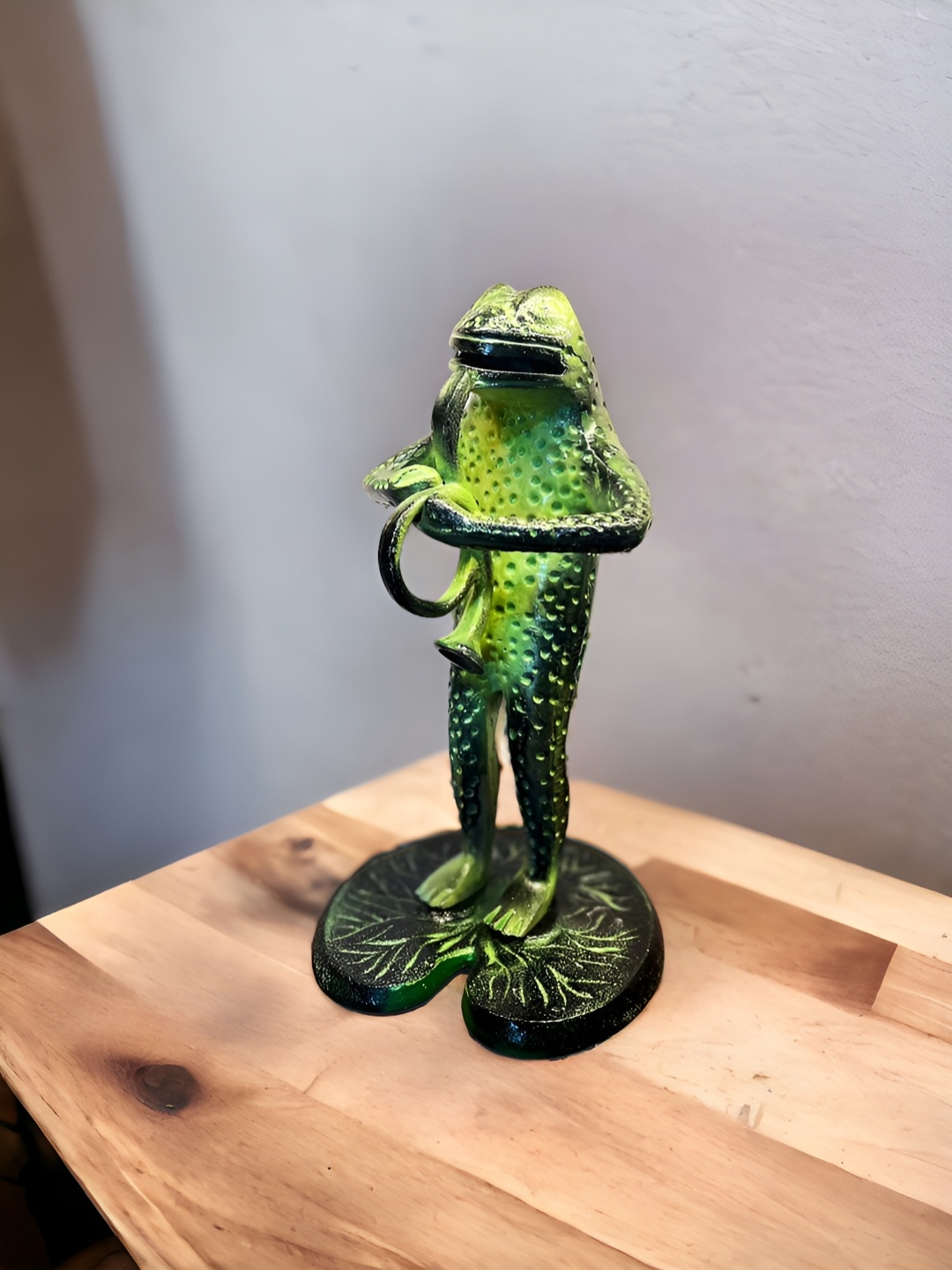 

The Artage Green Frogs Saxophone Showpiece