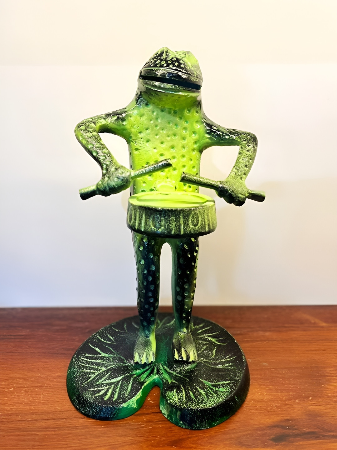 

The Artage Green Frogs Drum Showpiece