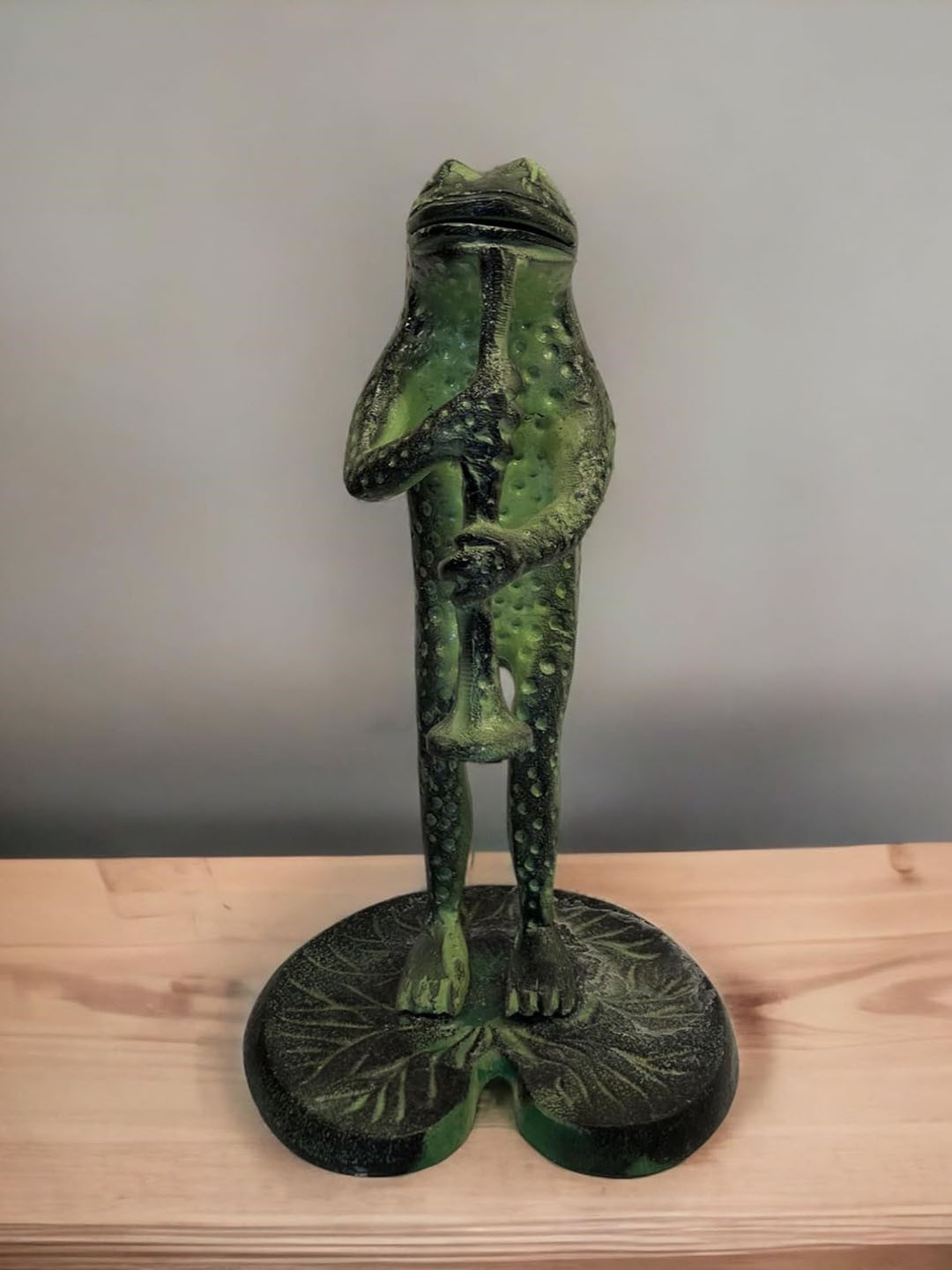 

The Artage Green Frogs Bagpiper Figurine Showpiece