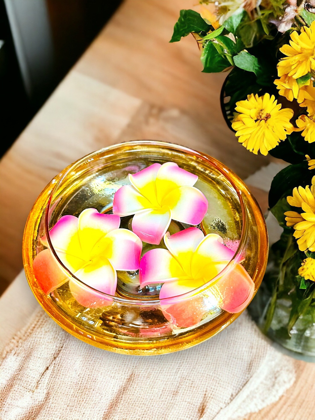 

BS AMOR Yellow & Pink 4 Pieces Glass Urli Vase With Flowers