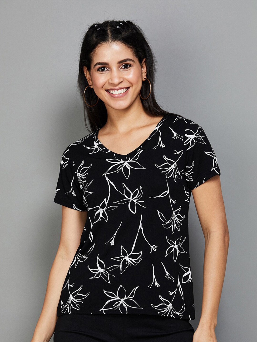 

Colour Me by Melange Printed V-Neck T-shirt, Black