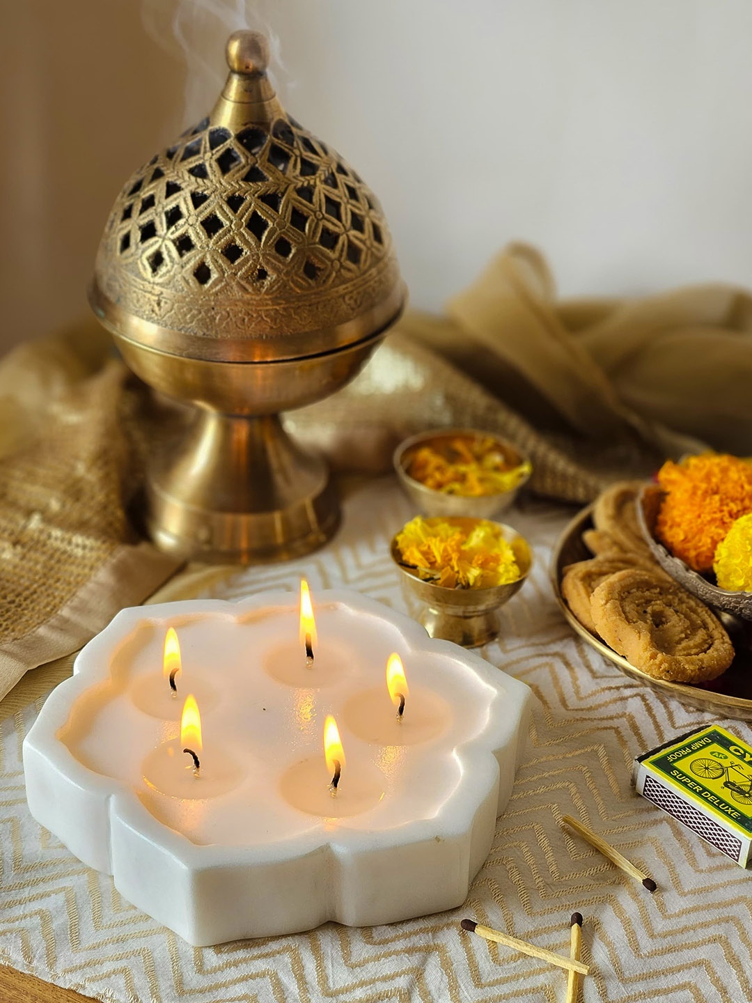 

Ritualistic White Marble Sitara Tea Light Candle