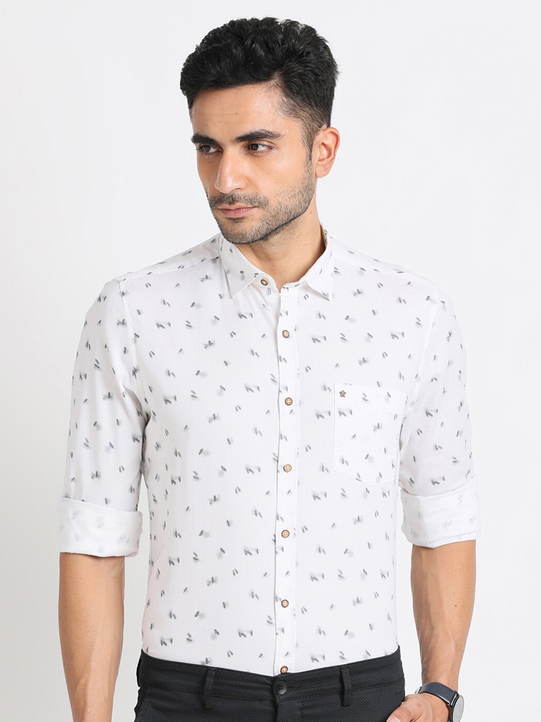 

Turtle Printed Standard Slim Fit Printed Cotton Casual Shirt, Off white